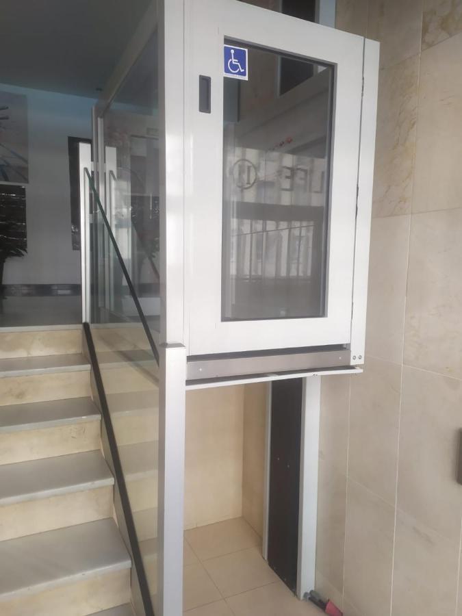 Apartamento Amplio Piso En Centro De Torre Del Mar Exterior foto